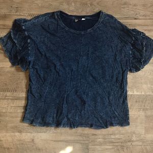 Ruffle sleeve tee